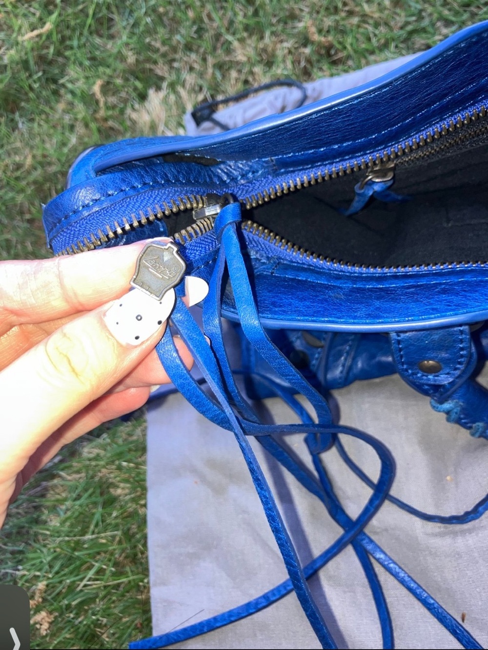 Balenciaga medium city bag top zipper does not zip - Picture 5 of 10